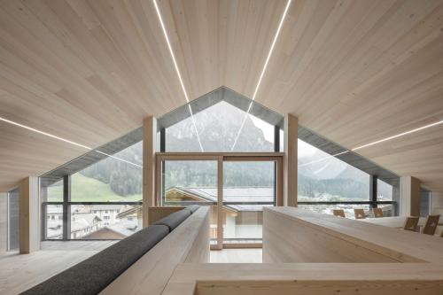 a large room with a large window and wooden floors at Tabia' Stelo Fiorito in Santo Stefano di Cadore
