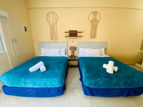 Tempat tidur dalam kamar di Casa Coronaa Holbox México