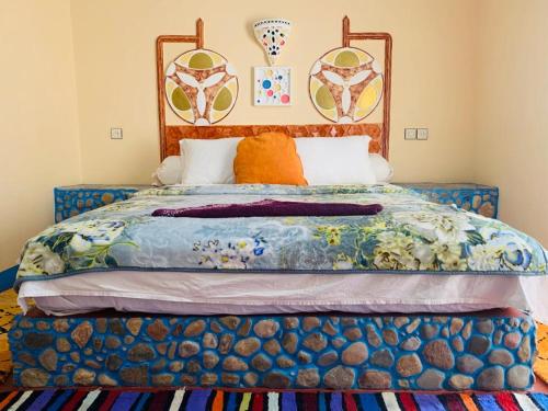 En eller flere senge i et værelse på MAISON D'HOTES IRIKI