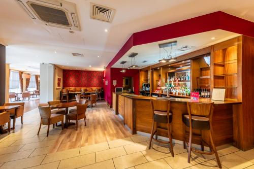 Zona de lounge sau bar la The Milestone Peterborough Hotel - Sure Collection by BW