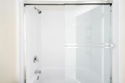 Ένα μπάνιο στο S Beach 1BR w Pool next to SF Bay SFO-28