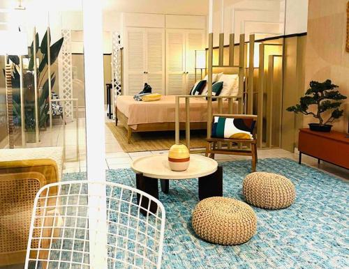 Χώρος καθιστικού στο Mont Vernon Top Secret Studio chic, plage et piscine