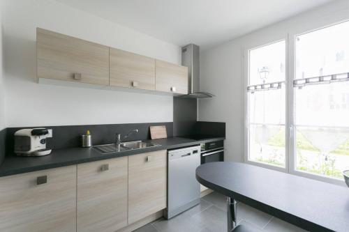 Køkken eller tekøkken på Big House 2 minutes from Disneyland Paris