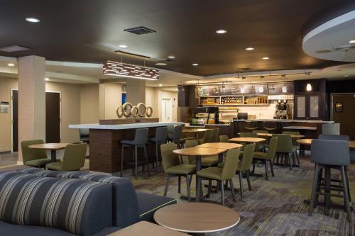 a restaurant with tables and chairs and a bar at Courtyard by Marriott Boston Westborough in Westborough