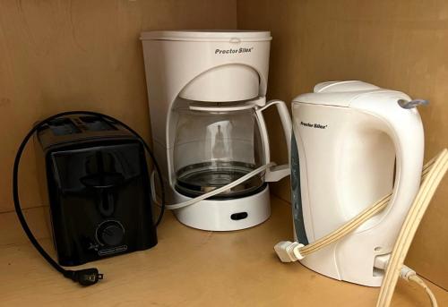 a counter top with a coffee maker and a toaster at Diver's Paradise Bonaire in Kralendijk