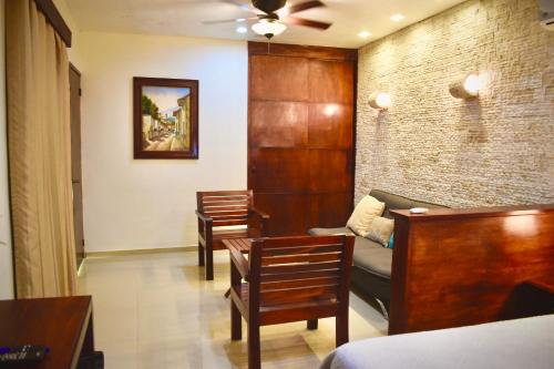 Una cama o camas en una habitación de El Zaguán Colonial by GuruHotel