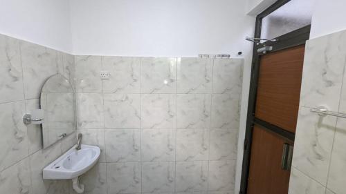 Salle de bains dans l'établissement BabaJay Family Home