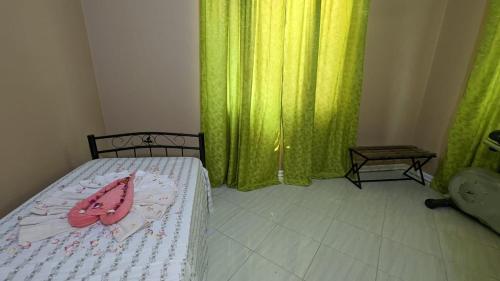 Un ou plusieurs lits dans un hébergement de l'établissement BabaJay Family Home