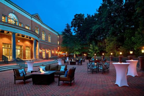 a courtyard with tables and chairs and a building at Westfields Marriott Washington Dulles in Chantilly