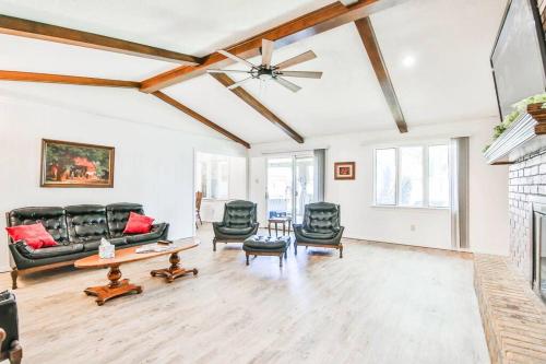 a living room with a black couch and chairs at Hot Tub, Privacy, sleeps 11 & TONS of Space! in Lubbock