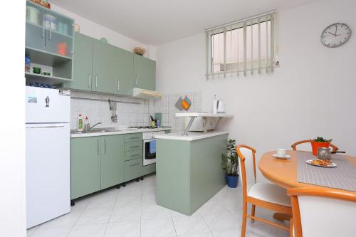 Apartments by the sea Baska Voda, Makarska - 21774
