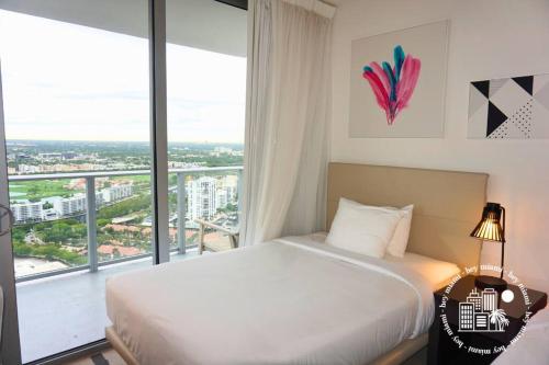 Ένα ή περισσότερα κρεβάτια σε δωμάτιο στο Luxury 3-bedroom with breathtaking view - Daily resort fee and parking not included