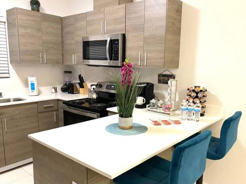 Φωτογραφία από το άλμπουμ του NEW! Condo on Shary σε Mission