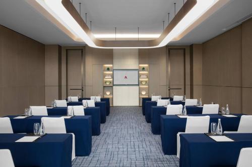 El área de trabajo o centro de convenciones de Zhangjiagang Marriott Hotel