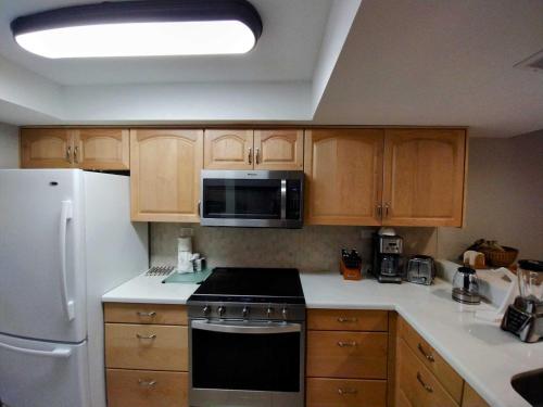 Kuchyň nebo kuchyňský kout v ubytování Beachview 206 Condominium Condo
