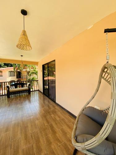 a room with a rattan chair in a living room at Bungalows Malú in Cahuita