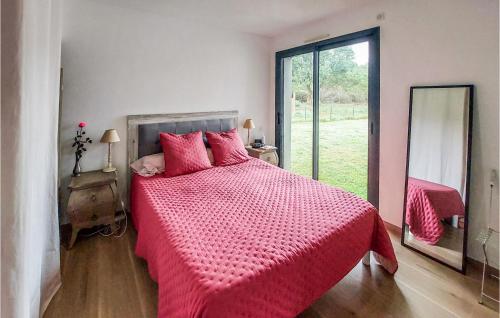 Ένα ή περισσότερα κρεβάτια σε δωμάτιο στο 3 Bedroom Beautiful Home In Vertou