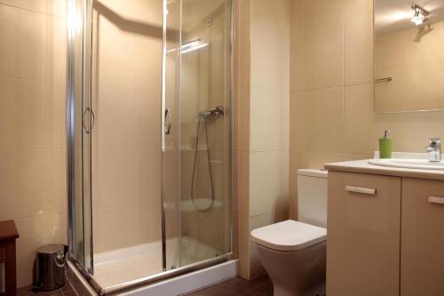Et badeværelse på Apartamentos Irati Garralda