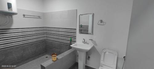 Ένα μπάνιο στο Hotel Karan