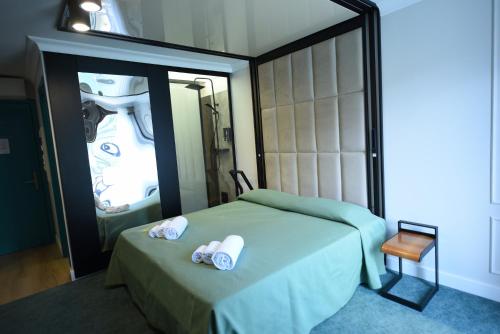 Postel nebo postele na pokoji v ubytování Hotel Celis