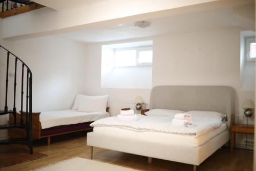 Легло или легла в стая в Elegantný Art Deco byt v Banskej Bystrici