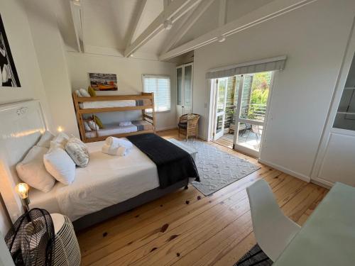 ein Schlafzimmer mit einem großen Bett und einem Balkon in der Unterkunft Baha Sanctuary Villa - 2 Bedroom Pool Villa in Plettenberg Bay