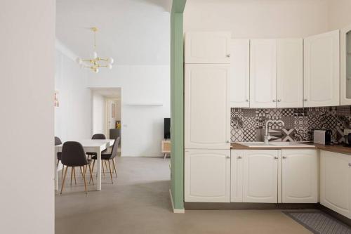 Central and Glamour home!