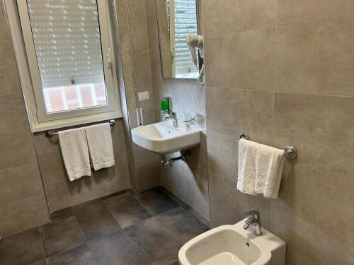 a bathroom with a sink and a toilet at Villa Angeli in Rome