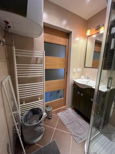 Un baño de Little King - Feel like at home