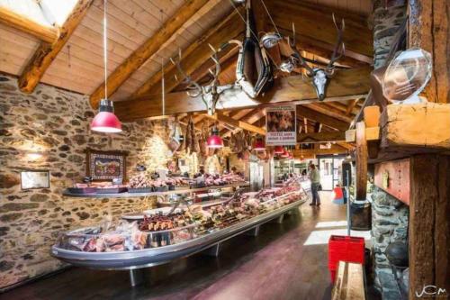 a grocery store with chickens on display in a building at Chalet cosy-vue sur la montagne & montgolfières in Saillagouse