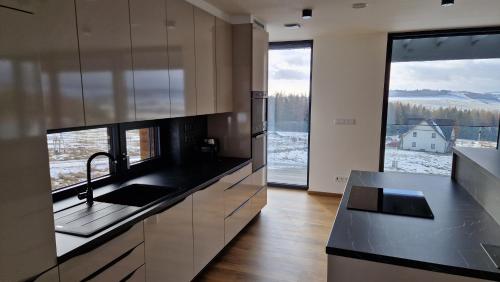 Luxusní apartmány Čerťákにあるキッチンまたは簡易キッチン