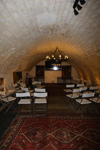 a room with desks and chairs in a tunnel at CLOS DU BAILLI in Saint-Omer