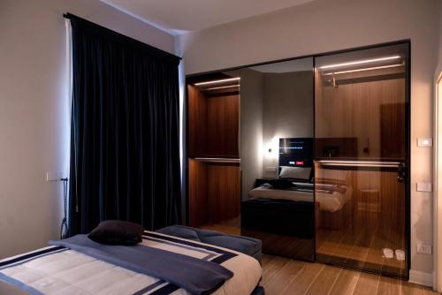 拿坡里的住宿－Domina-Boutique Apartment，酒店客房带一张床和一间卧室