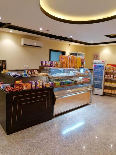 a store with a food counter in a store at المهيدب 2 للشقق المخدومة - اقتصادى in Buraydah