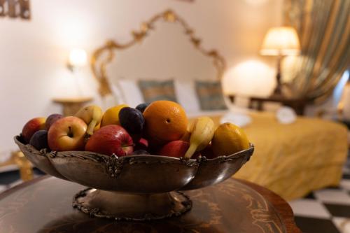 a bowl of fruit sitting on top of a table at San Giorgio Rooms in Genova