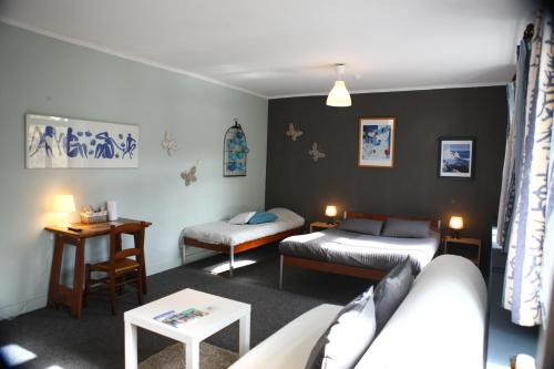 Postel nebo postele na pokoji v ubytování Hostellerie Hérock