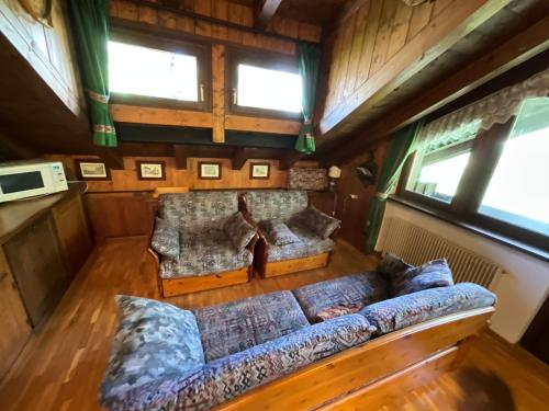 an overhead view of a living room in a train car at CHALET STRAVEDO in Villanova