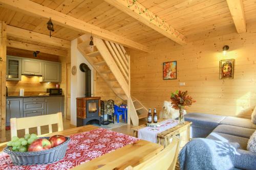 a kitchen and a living room with a table in a cabin at Tylickie Chałupy in Tylicz