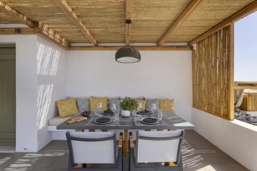 a dining room with a table and chairs at K1 - Villa Astra in Andiparos