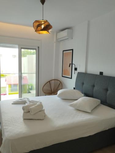 Voodi või voodid majutusasutuse Iris pool House toas