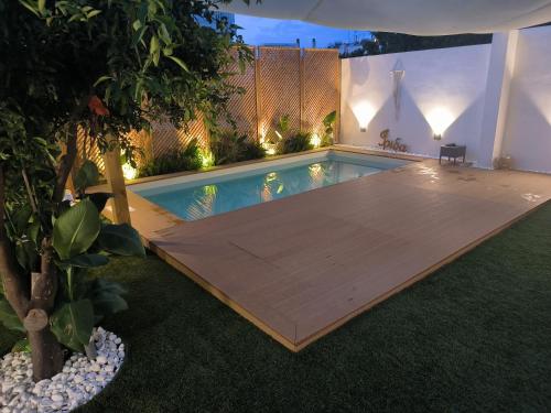Bazén v ubytování Iris pool House nebo v jeho okolí