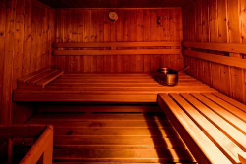 an empty wooden sauna with a bucket in it at Landhotel Bellevue in Wolfshausen