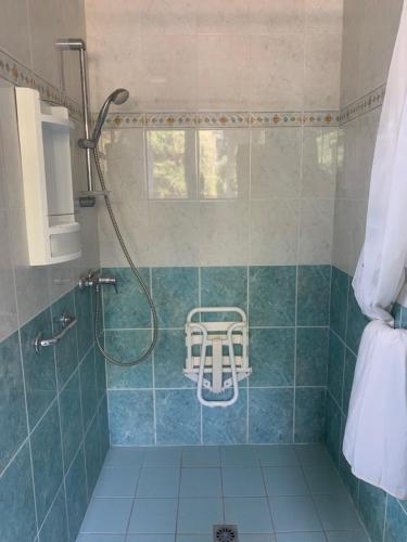 a bathroom with a shower with a shower seat at Appartement T2 cosy in Gourdon-en-quercy