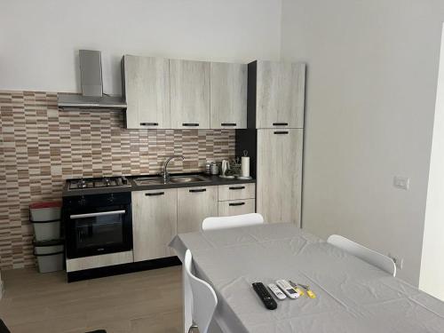 a kitchen with a table with chairs and a stove at Casa del papà in Noto