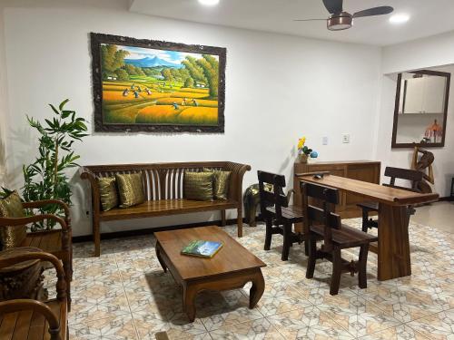 a living room with a couch and a table and chairs at Pousada dos Meros in Abraão