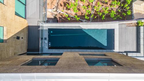 a swimming pool in the middle of a building at House of Cork and Ivy - By WeHost in Câmara de Lobos