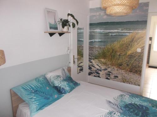 a room with a bed with a view of the beach at Chez Yolande in Angles