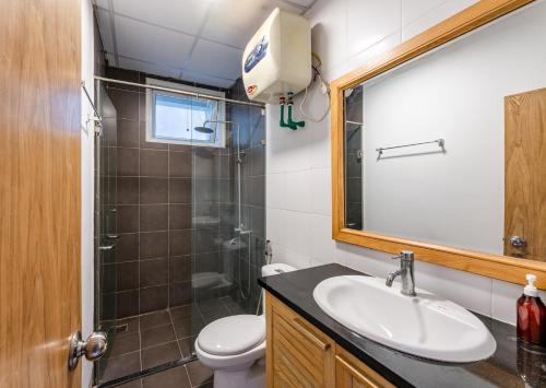 Ένα μπάνιο στο ANNAM Panorama Lakeview - Garden & Balcony - WestLake