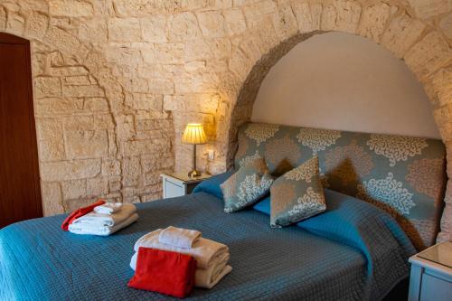 En eller flere senger på et rom på Villa with Trullo and Pool, Alberobello