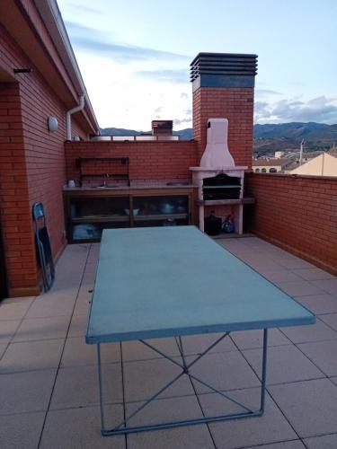 a blue ping pong table on a patio at Cal Robert in Tremp